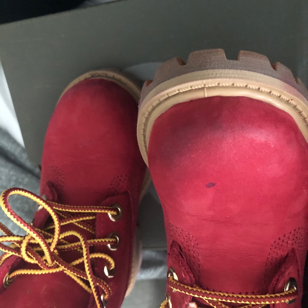 Red Timberlands - Picture 8 of 9
